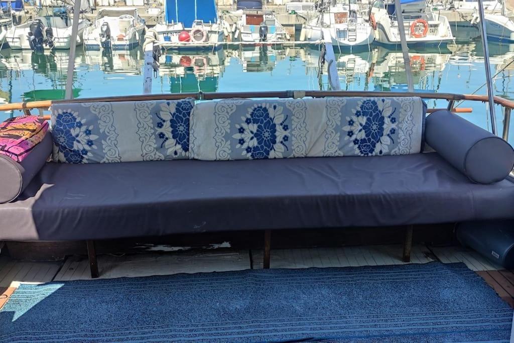 Precioso Barco En Barcelona Hotel Badalona Kültér fotó