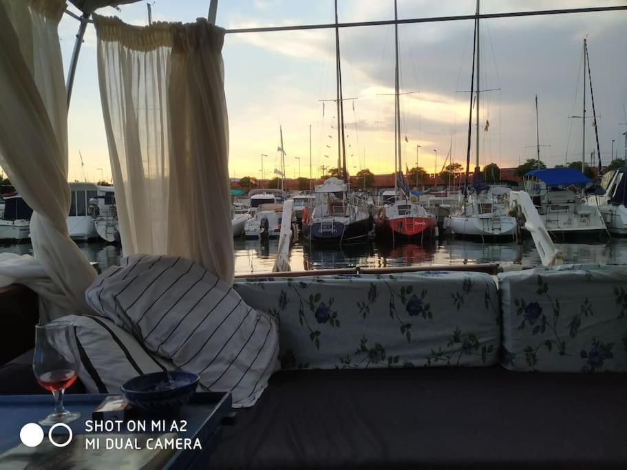 Precioso Barco En Barcelona Hotel Badalona Kültér fotó