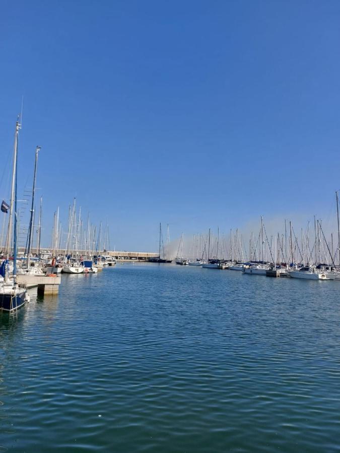 Precioso Barco En Barcelona Hotel Badalona Kültér fotó