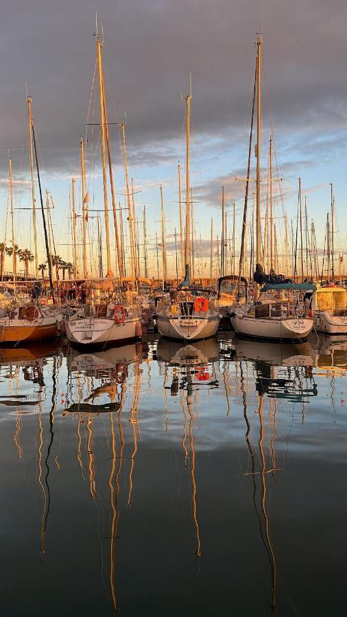 Precioso Barco En Barcelona Hotel Badalona Kültér fotó